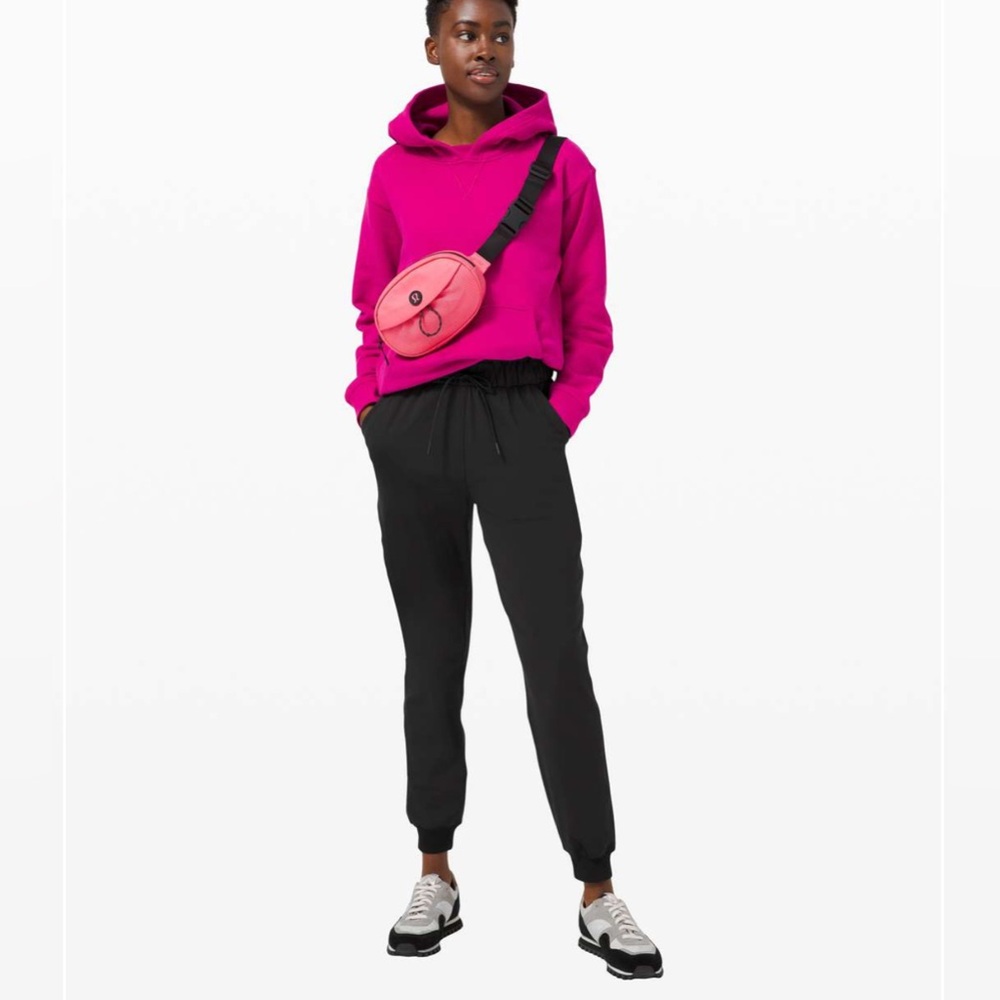 Lululemon Stretch High-Rise Jogger *Shorter Length
Size 2
Black
P46